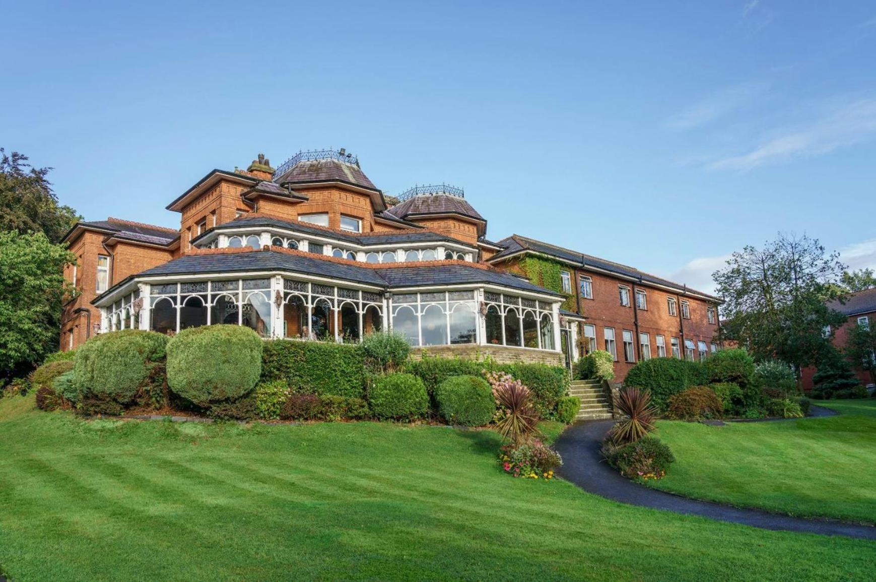Macdonald Kilhey Court Hotel Уиган Экстерьер фото
